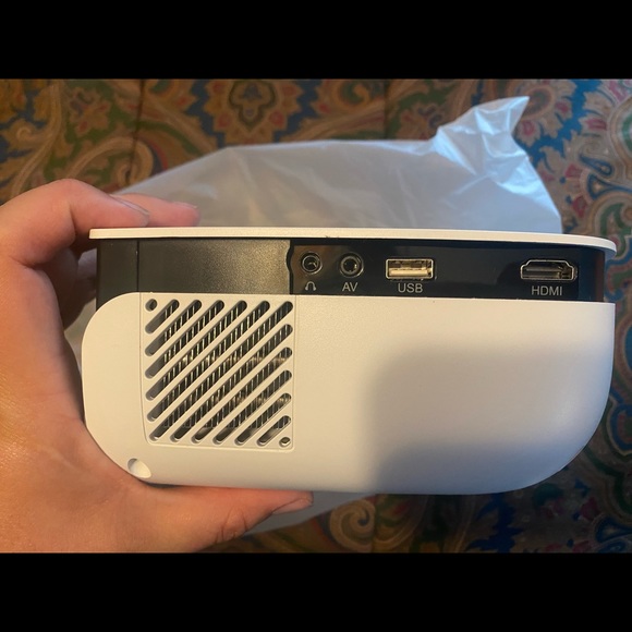 Mini Projector - Picture 2 of 16